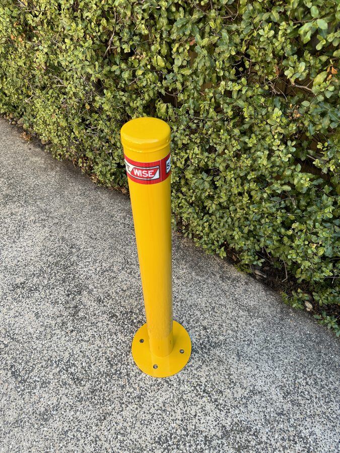 Fixed safety bollards