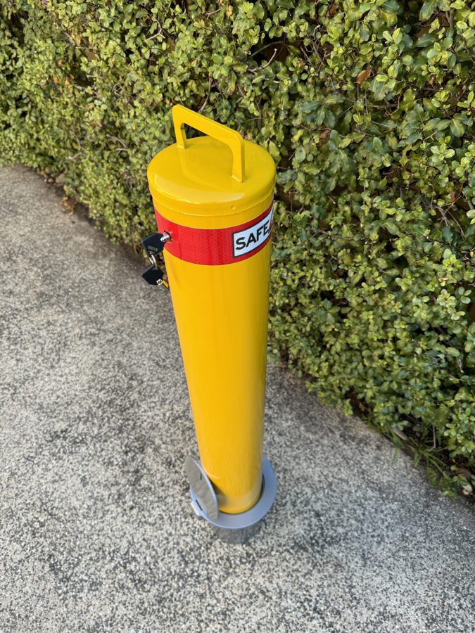140mm removable key-lock safety bollard