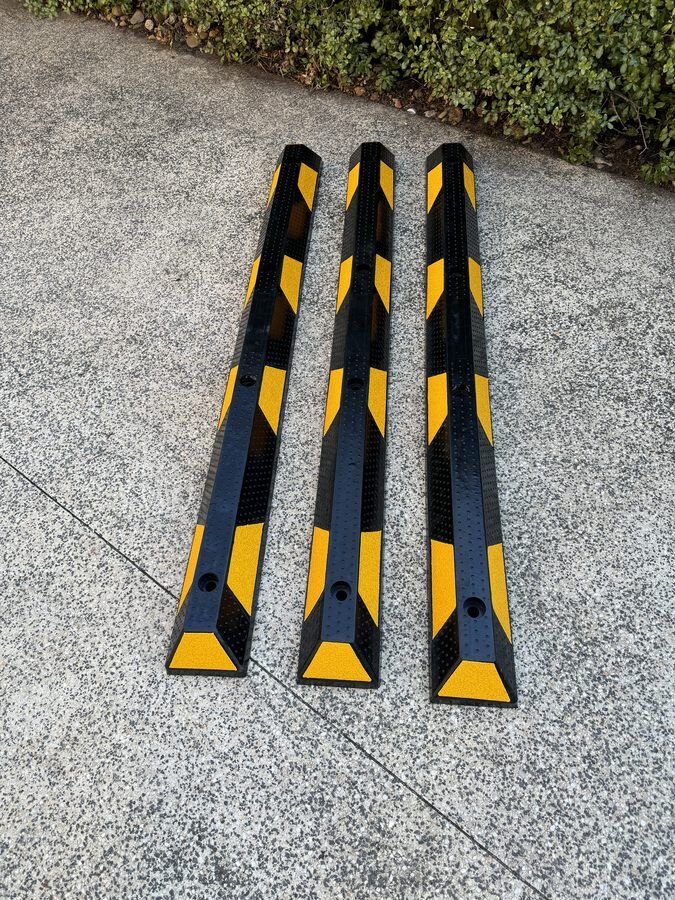 1650mm rubber car park wheel stop with reflective yellow markings